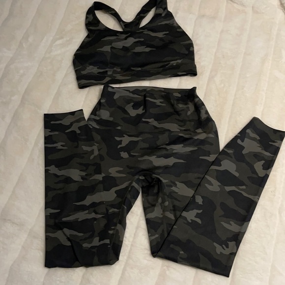 Zenana Outfitters Other - NWOT zenana camo workout set